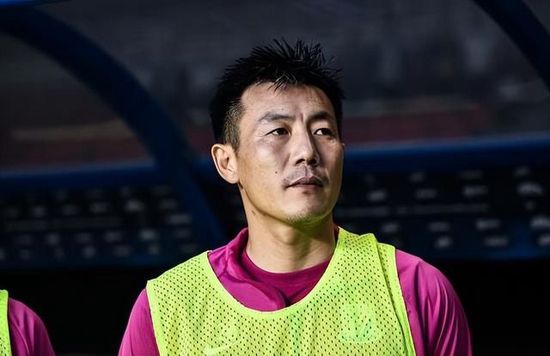 男生吃女生的胸视频