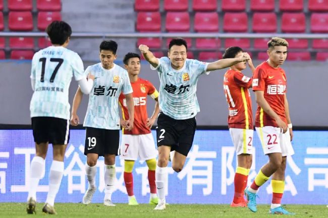 女生扒开尿口给男人插