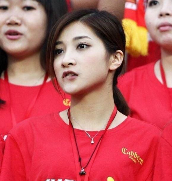 狮王含着她的胸挺进柔软里
